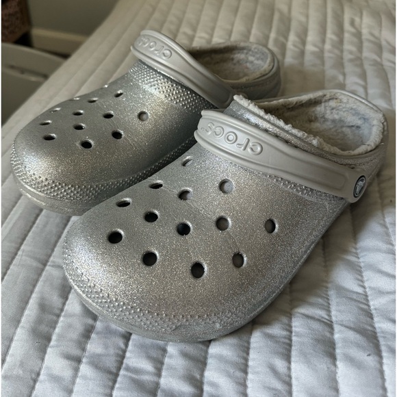 Silver Glitter Crocs with fur inside - Picture 4 of 4